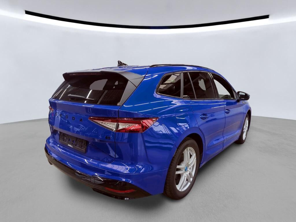 Blå Skoda Enyaq fra 2024