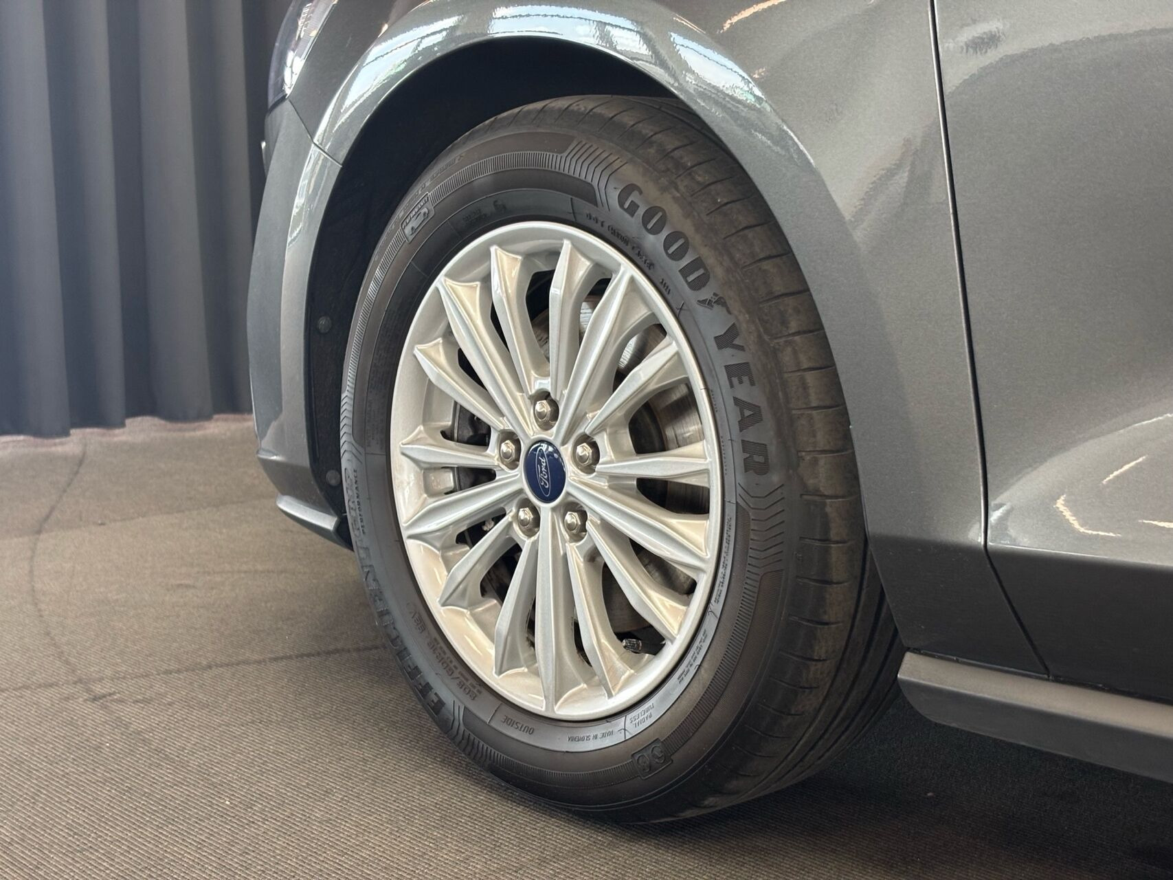 Grå Ford Focus fra 2021