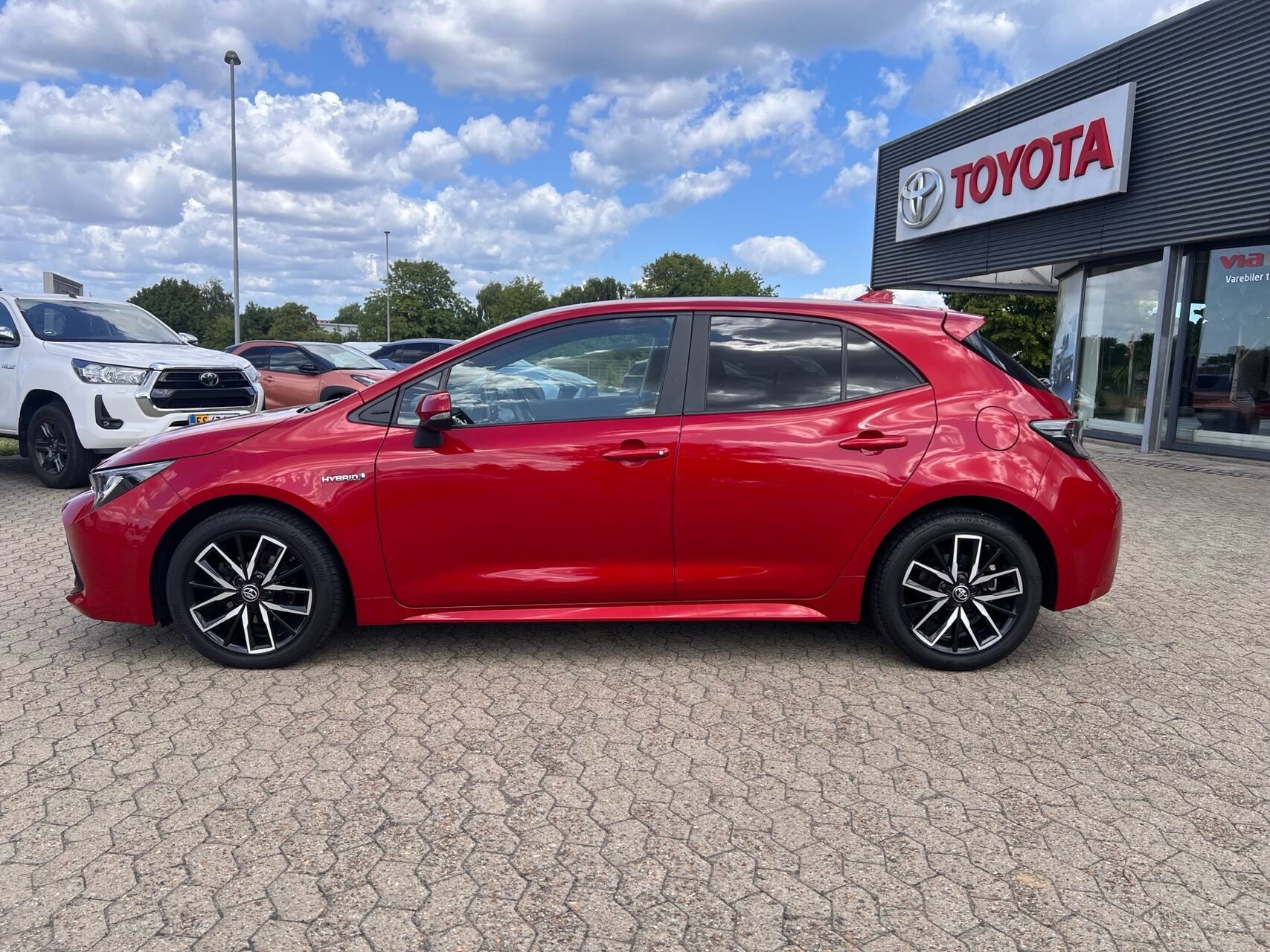 Rød Toyota Corolla fra 2019