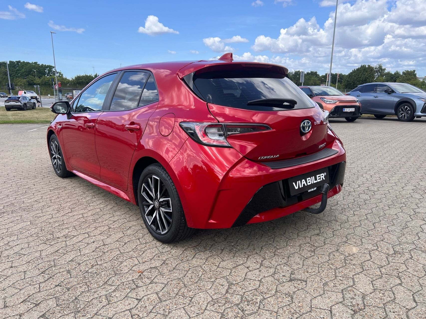 Rød Toyota Corolla fra 2019
