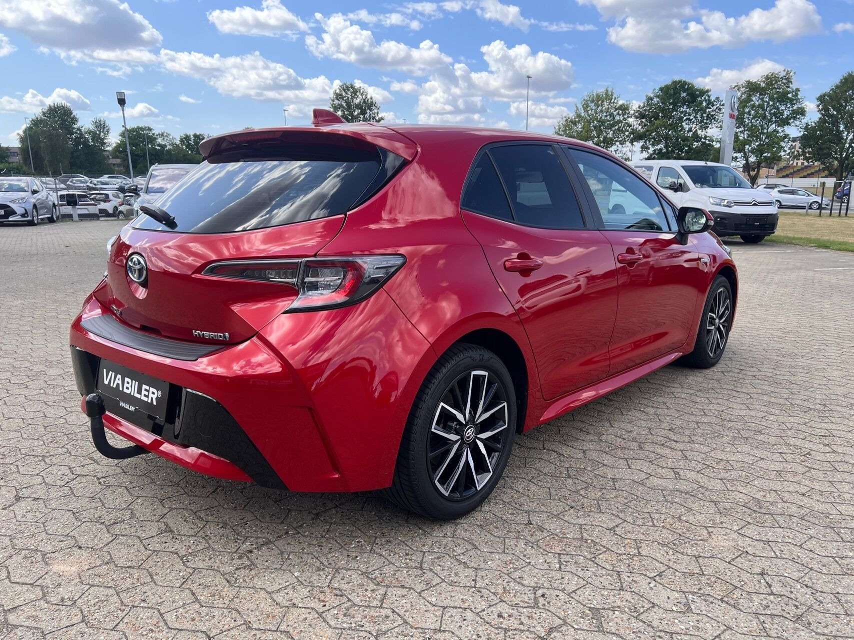 Rød Toyota Corolla fra 2019