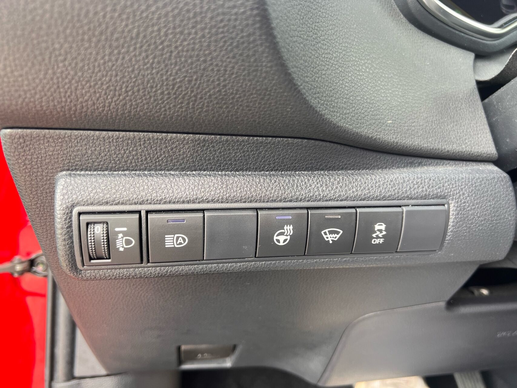 Rød Toyota Corolla fra 2019