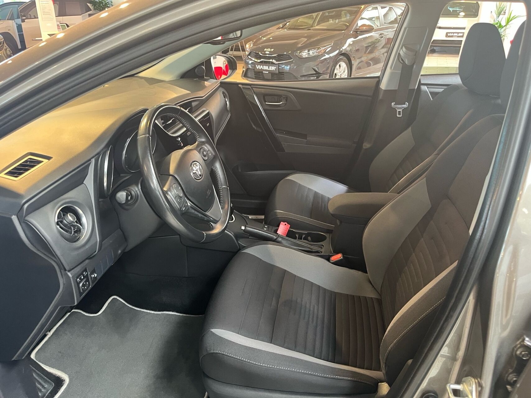 Bronze Toyota Auris fra 2016