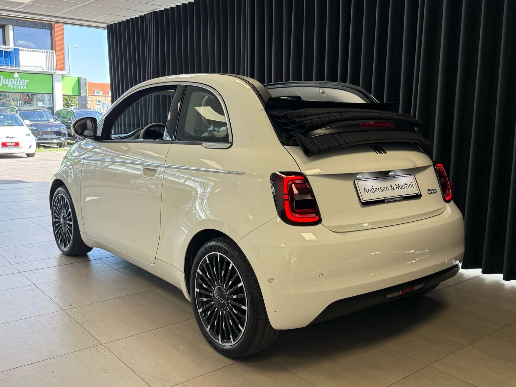Hvid Fiat 500e fra 2023