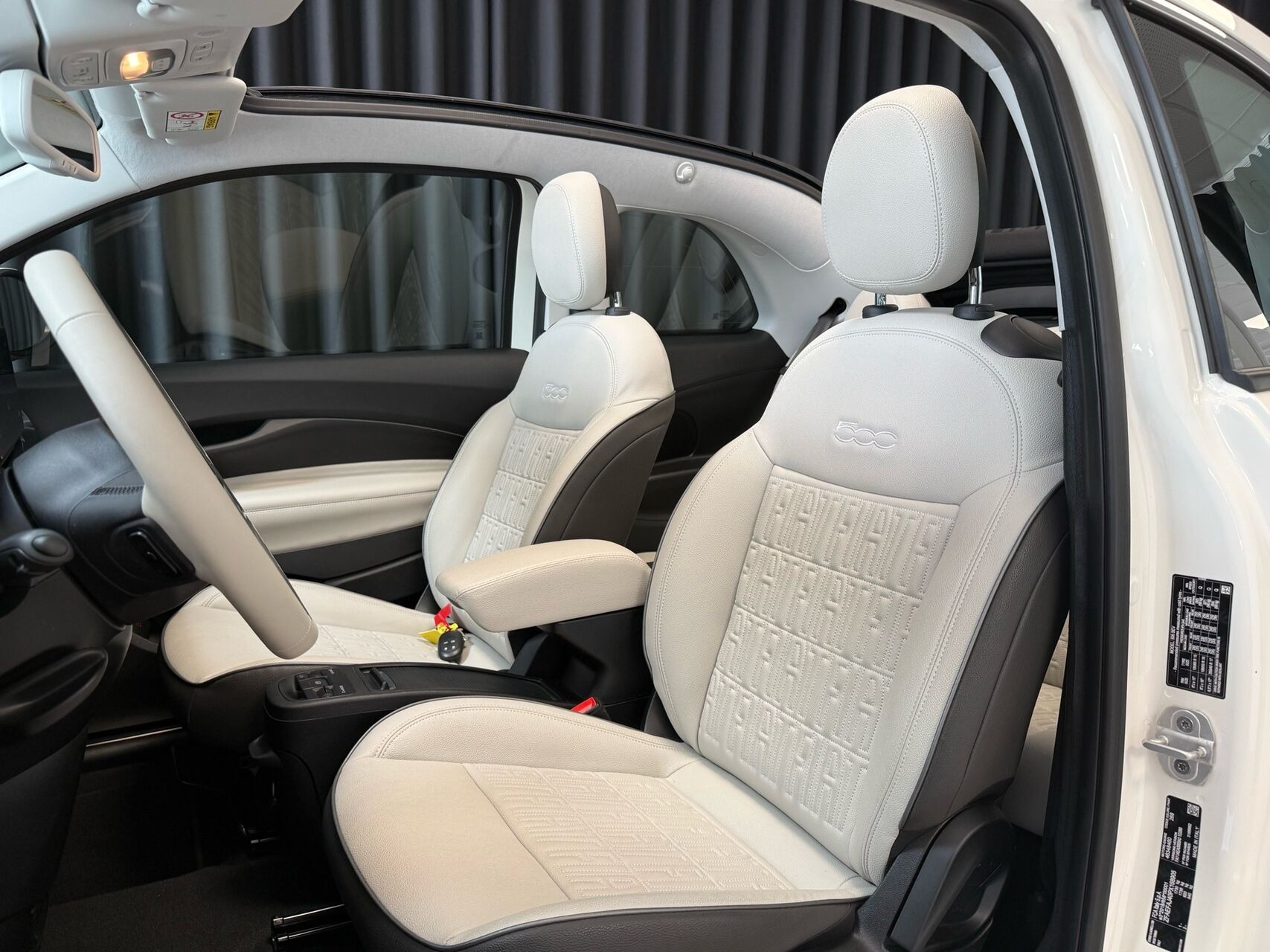 Hvid Fiat 500e fra 2023
