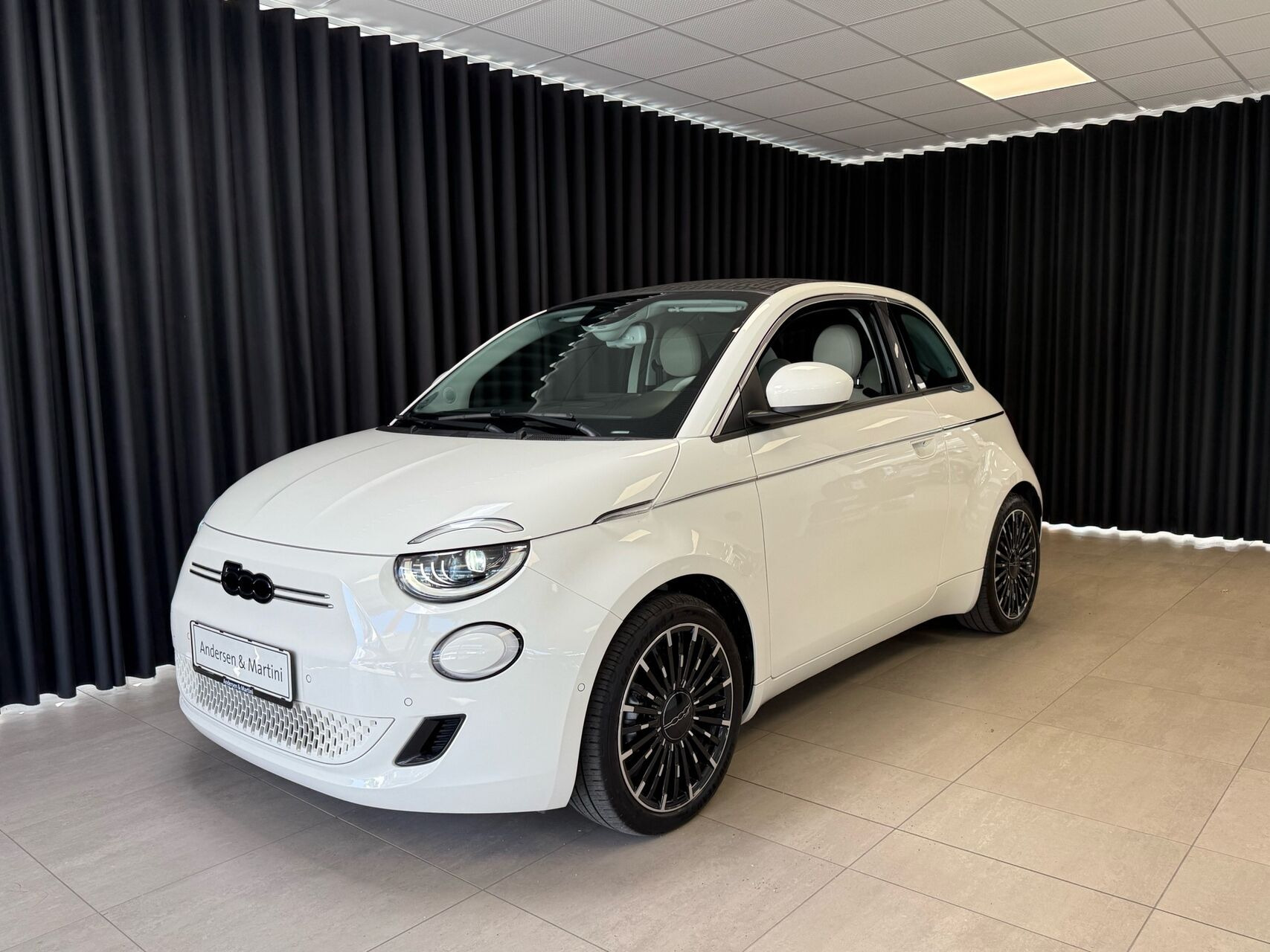 Hvid Fiat 500e fra 2023