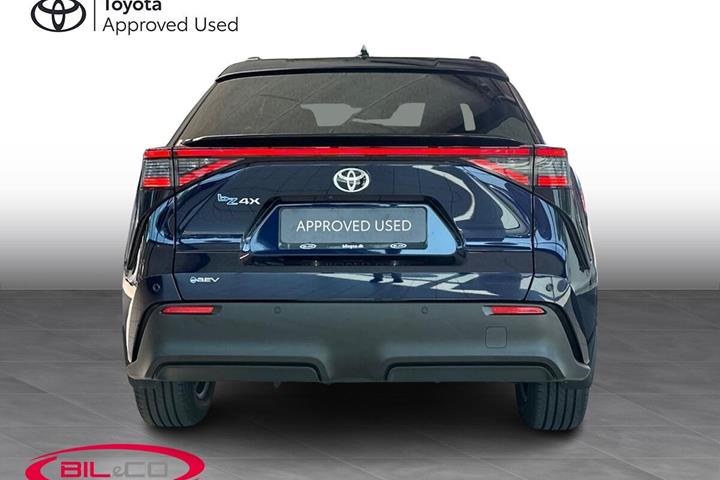 Blå Toyota BZ4X fra 2026