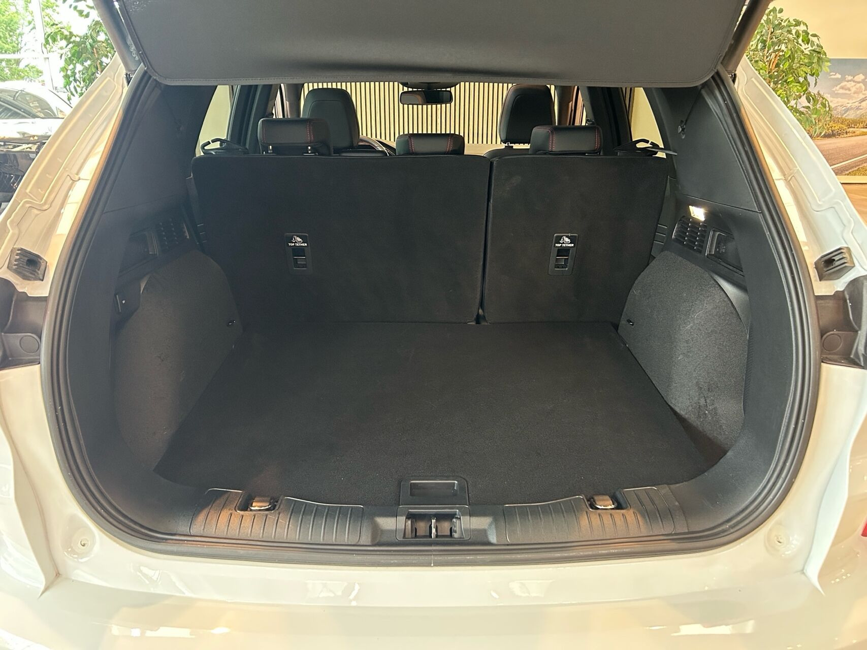 Hvid Ford Kuga fra 2024