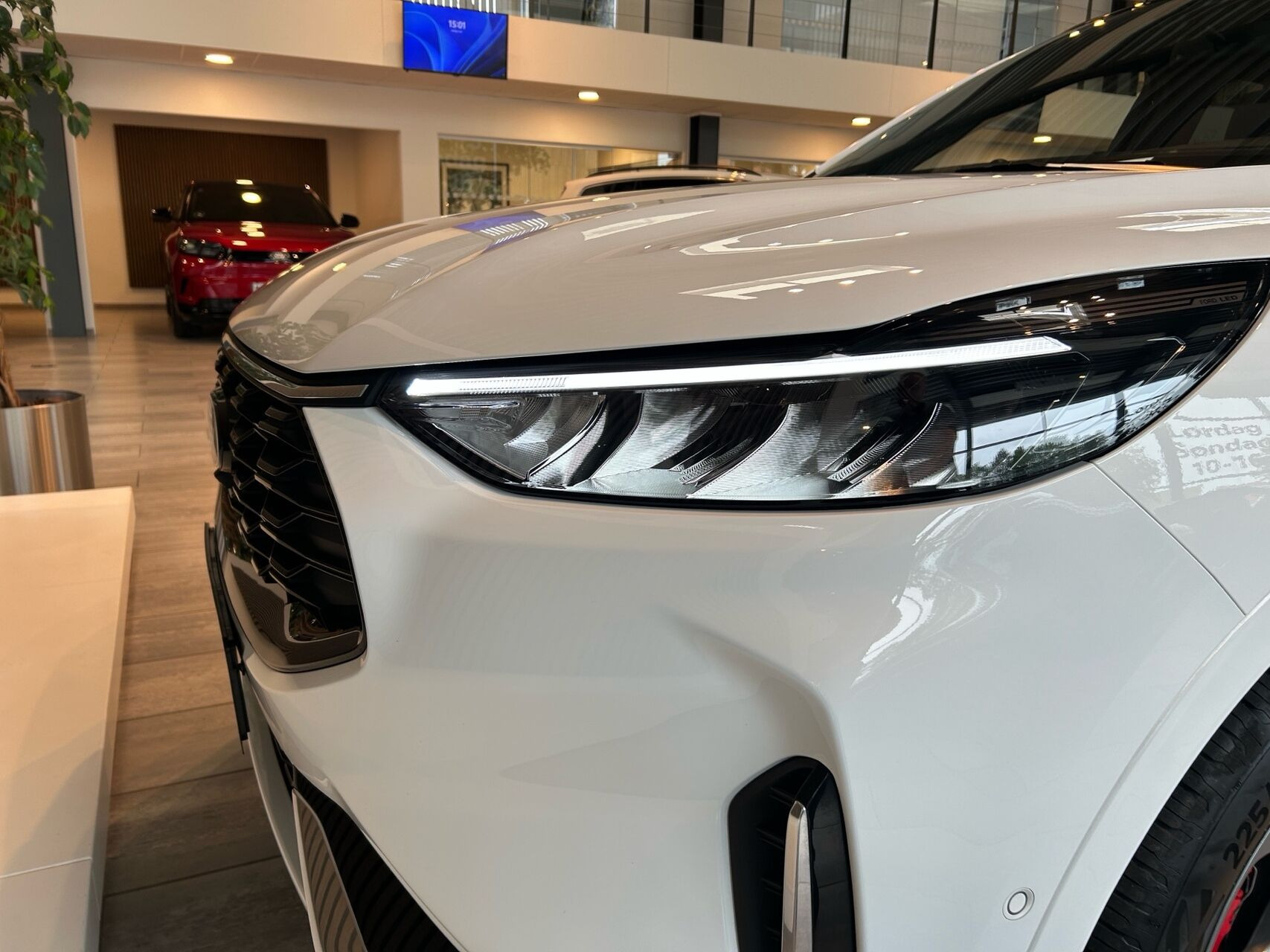 Hvid Ford Kuga fra 2024