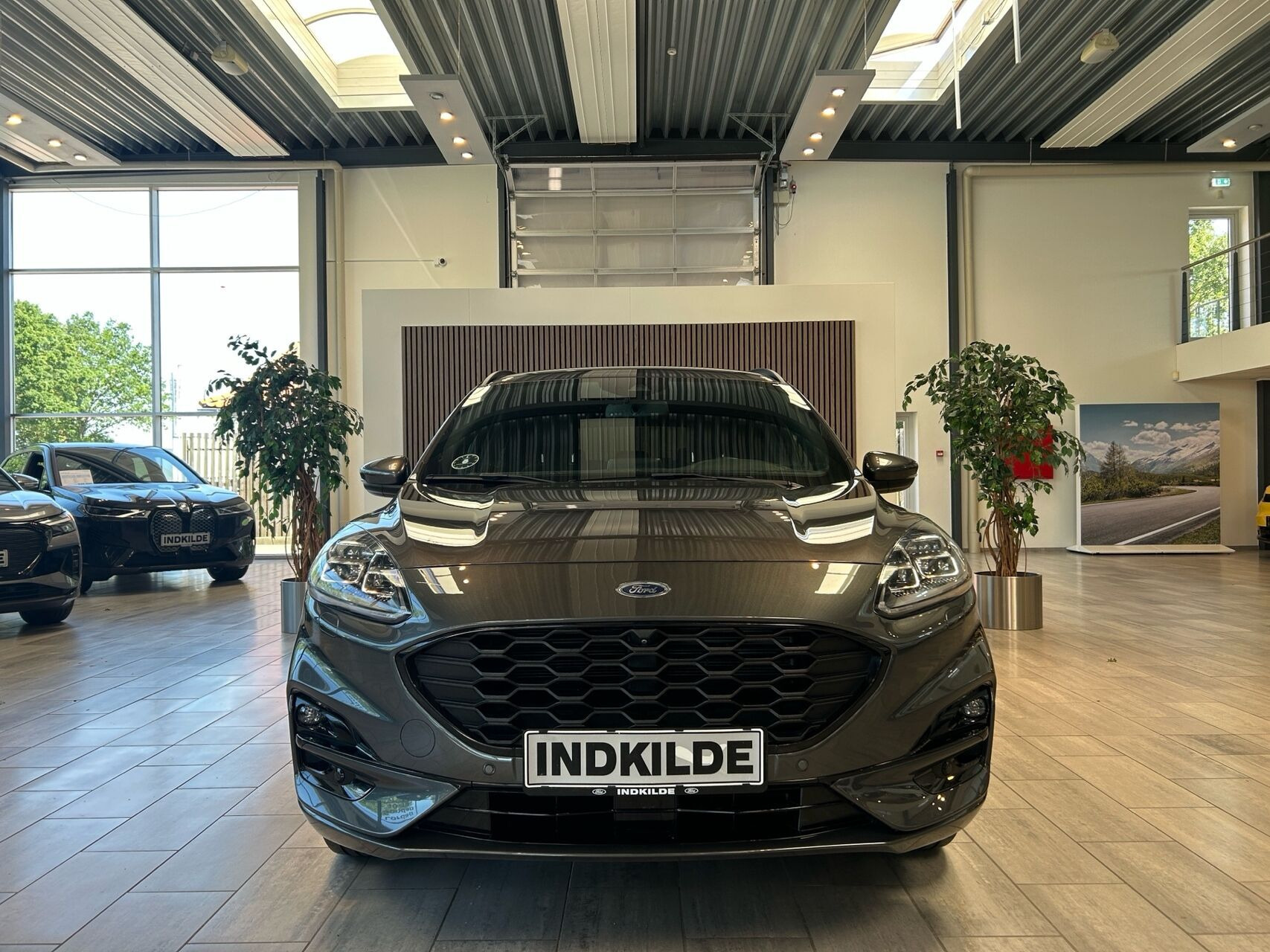 Grå Ford Kuga fra 2021