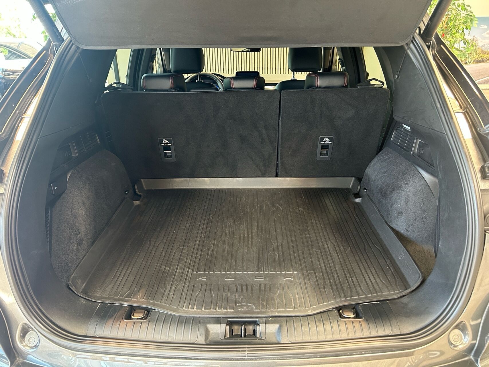 Grå Ford Kuga fra 2021