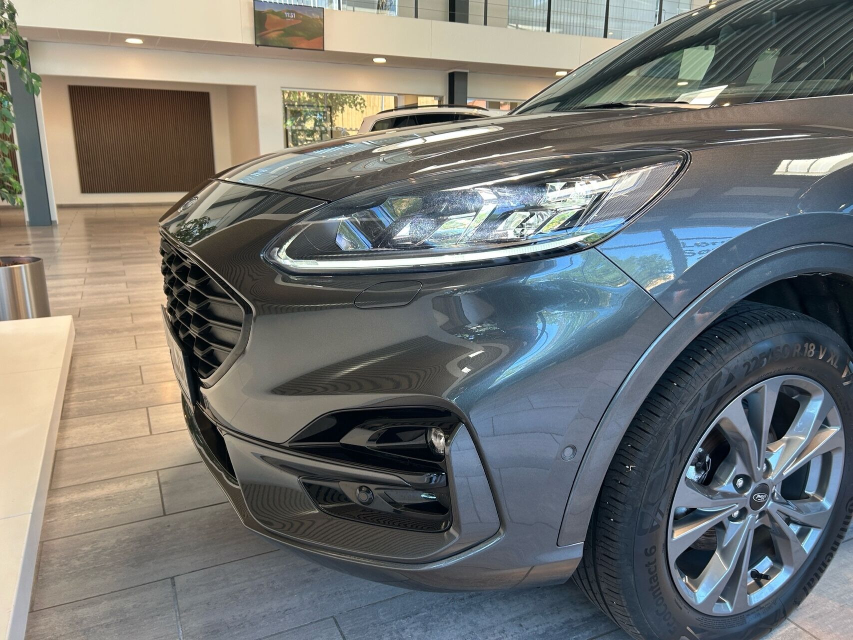 Grå Ford Kuga fra 2021