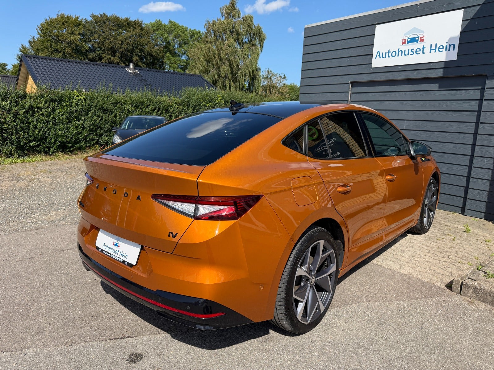 Orange Skoda Enyaq fra 2022