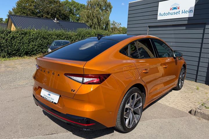 Orange Skoda Enyaq fra 2022
