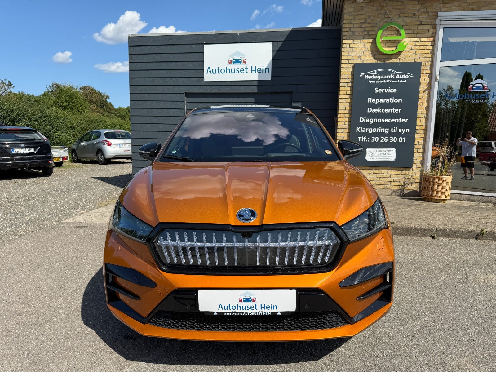 Orange Skoda Enyaq fra 2022