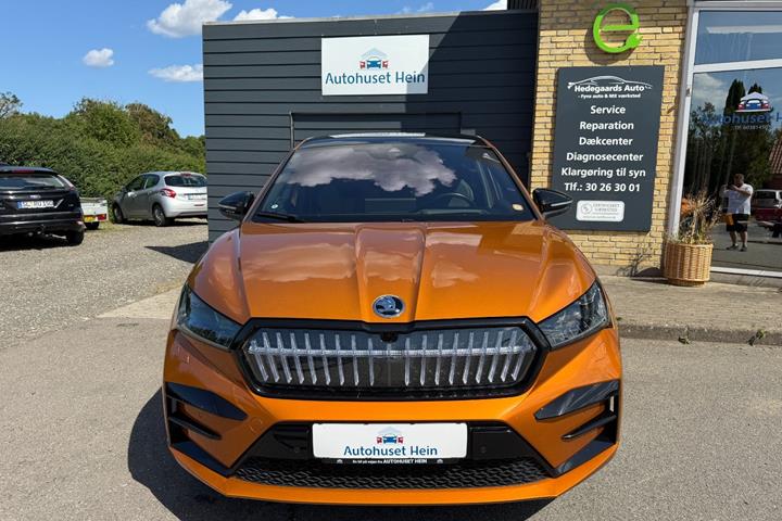 Orange Skoda Enyaq fra 2022