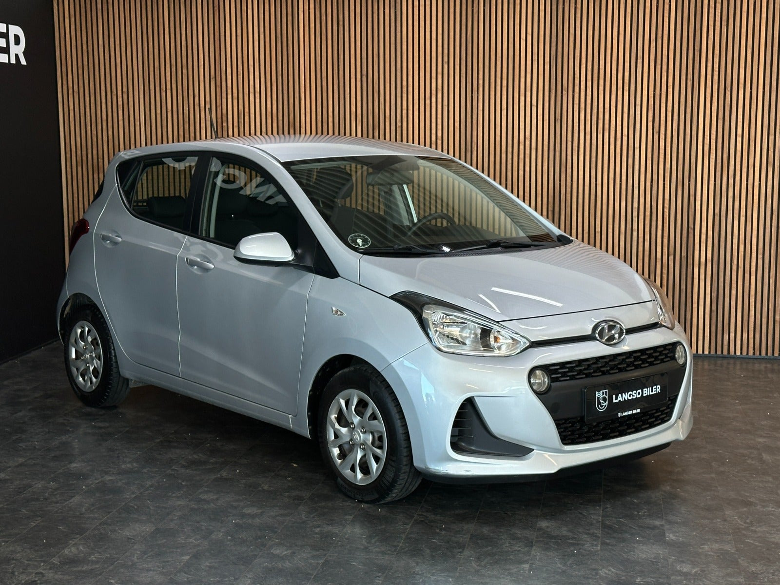 Sølv Hyundai i10 fra 2018