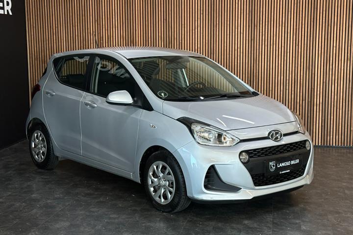 Sølv Hyundai i10 fra 2018