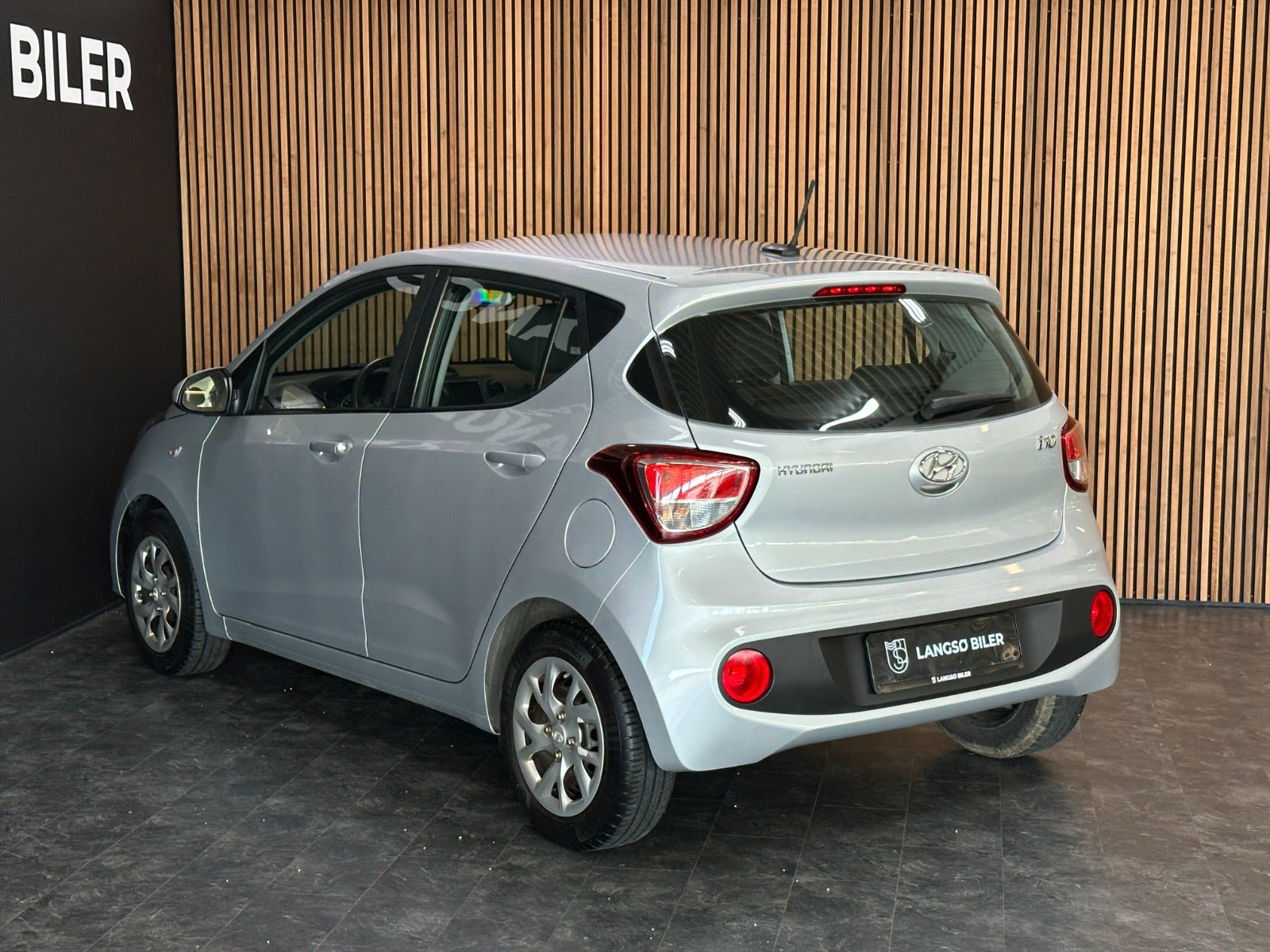 Sølv Hyundai i10 fra 2018