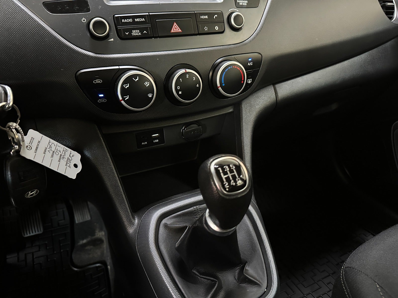 Sølv Hyundai i10 fra 2018
