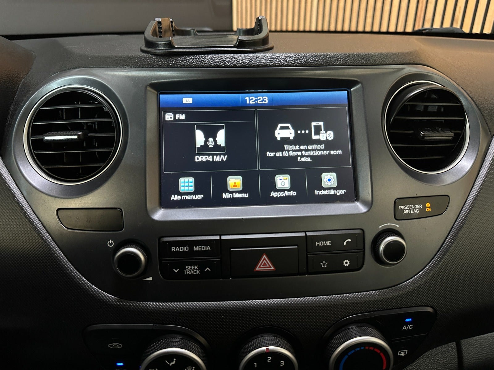 Sølv Hyundai i10 fra 2018