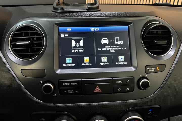 Sølv Hyundai i10 fra 2018