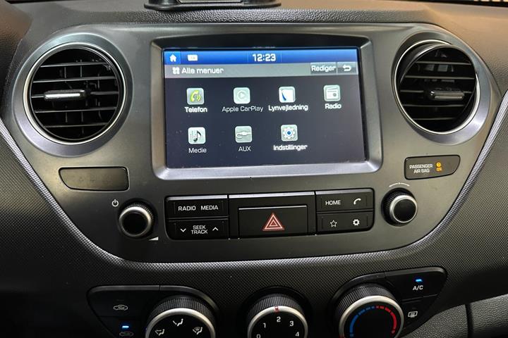 Sølv Hyundai i10 fra 2018