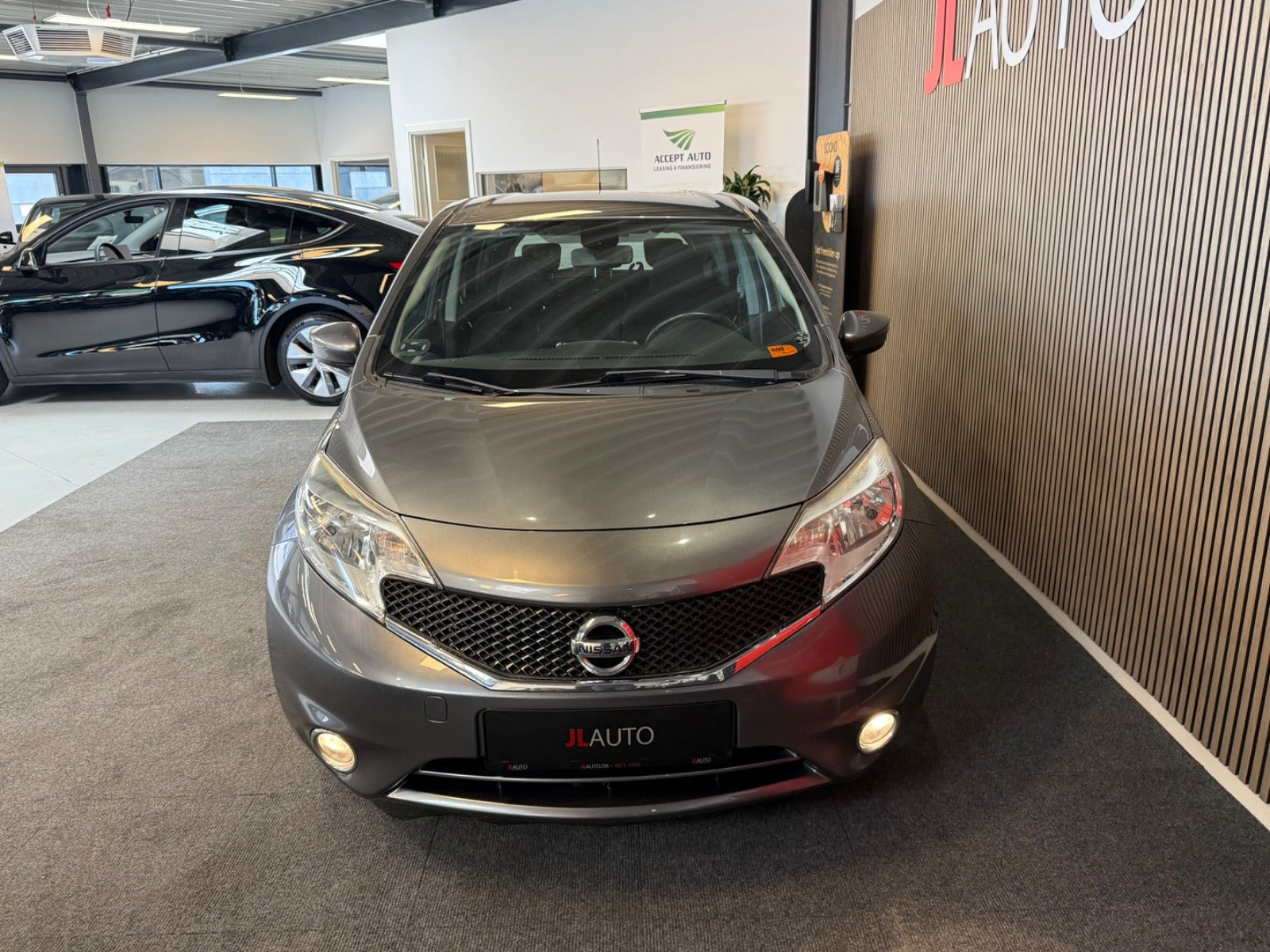 Sølv Nissan Note fra 2016