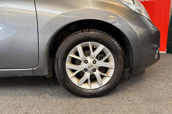 Sølv Nissan Note fra 2016