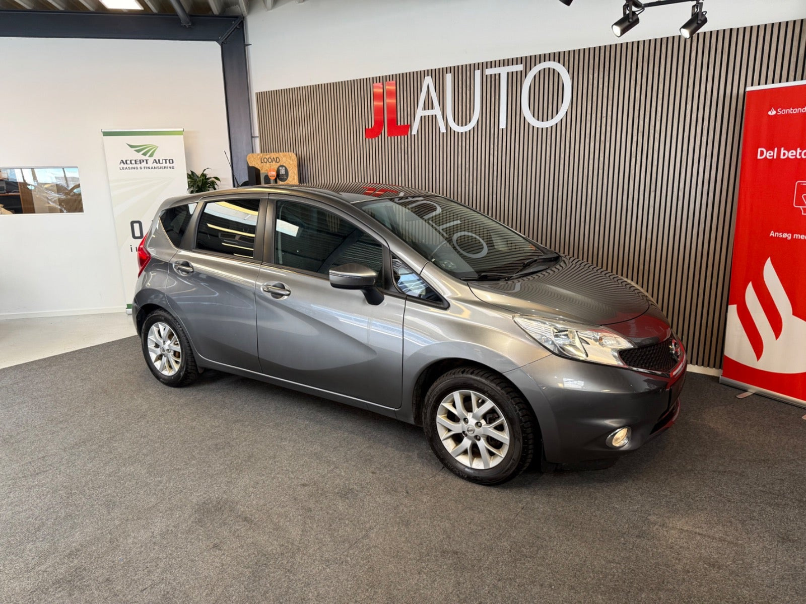 Sølv Nissan Note fra 2016