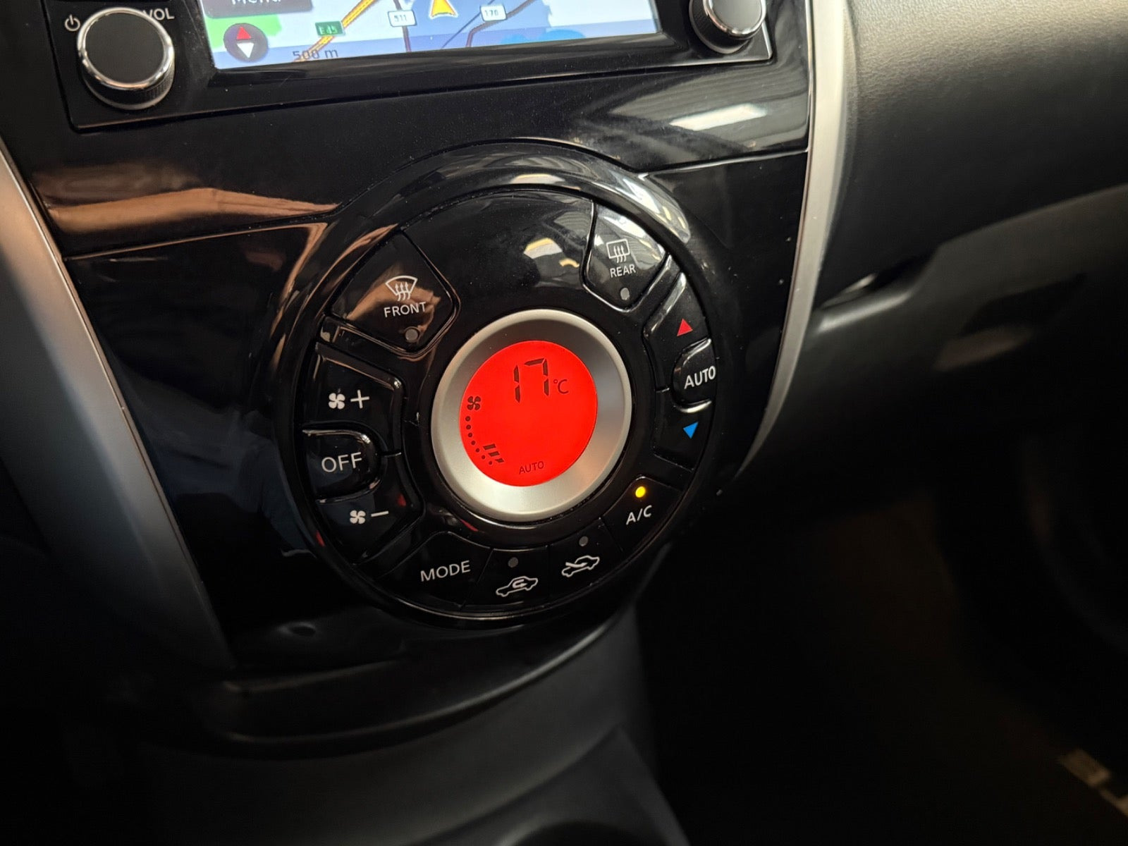 Sølv Nissan Note fra 2016