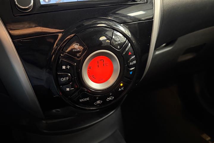 Sølv Nissan Note fra 2016