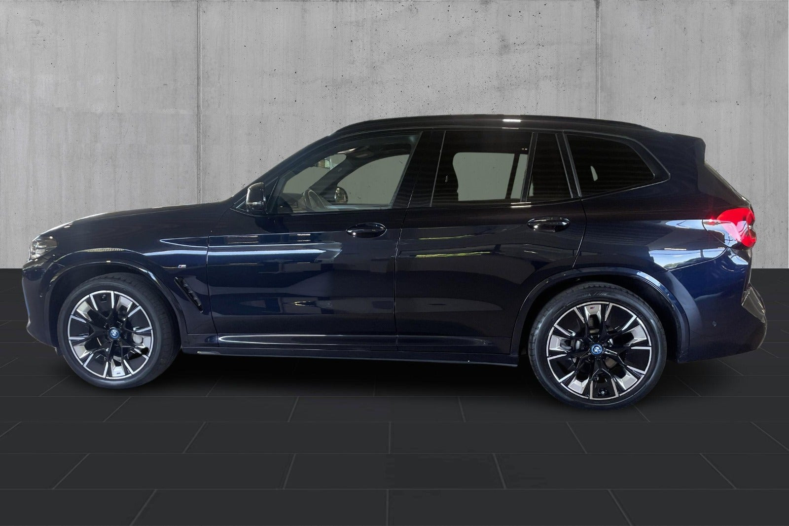 Sort BMW iX3 fra 2023