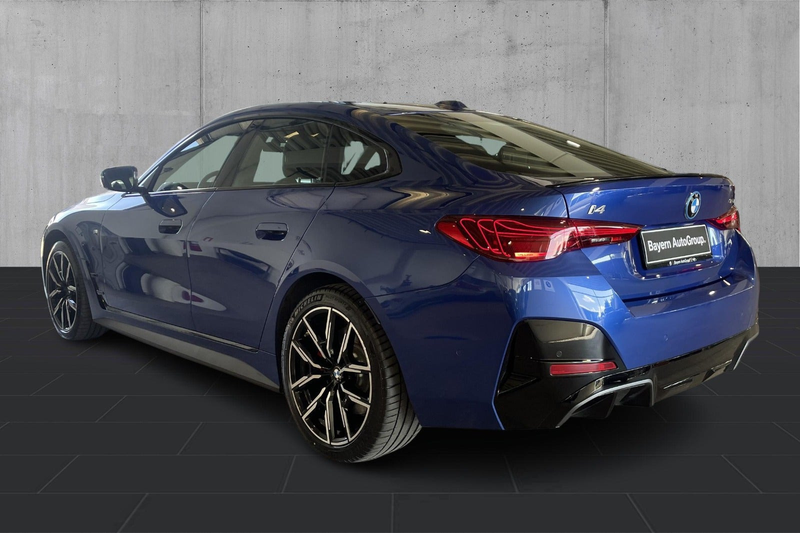 Blå BMW i4 fra 2025