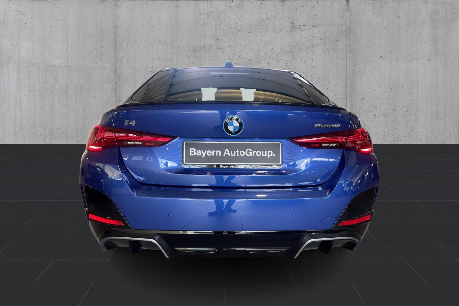 Blå BMW i4 fra 2025