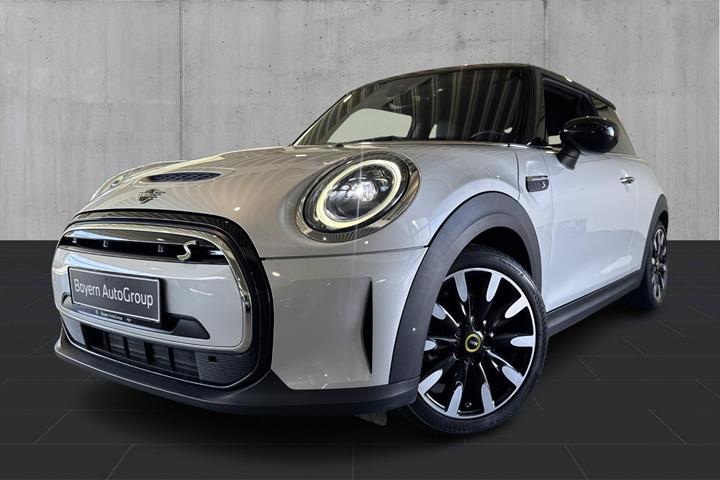 Hvid Mini Cooper SE fra 2022 set udefra