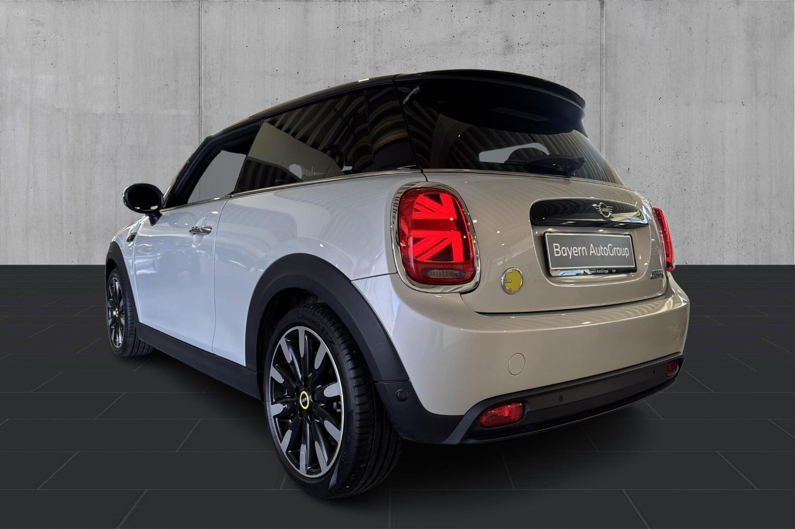 Hvid Mini Cooper SE fra 2022