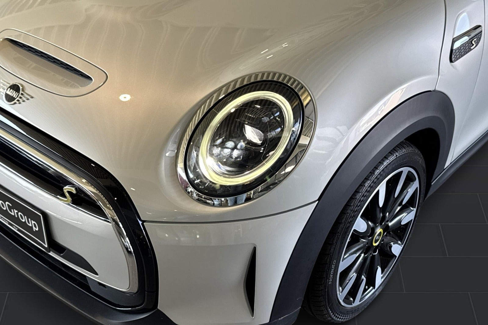 Hvid Mini Cooper SE fra 2022