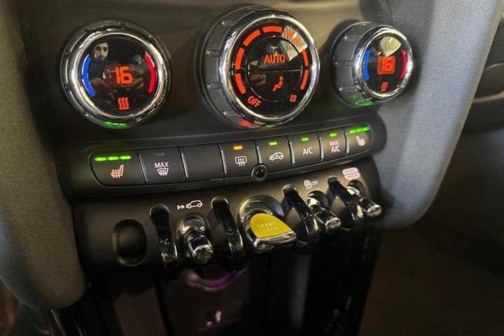 Hvid Mini Cooper SE fra 2022