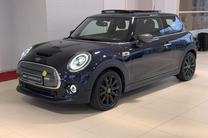 Sort Mini Cooper SE fra 2021 set udefra