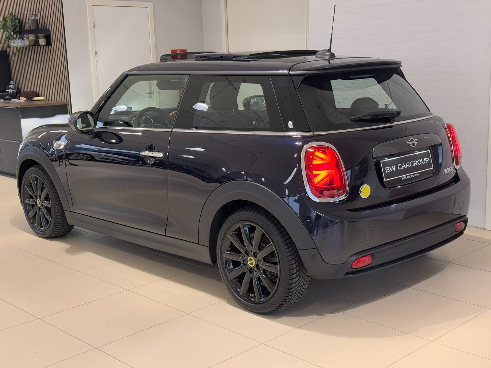 Sort Mini Cooper SE fra 2021