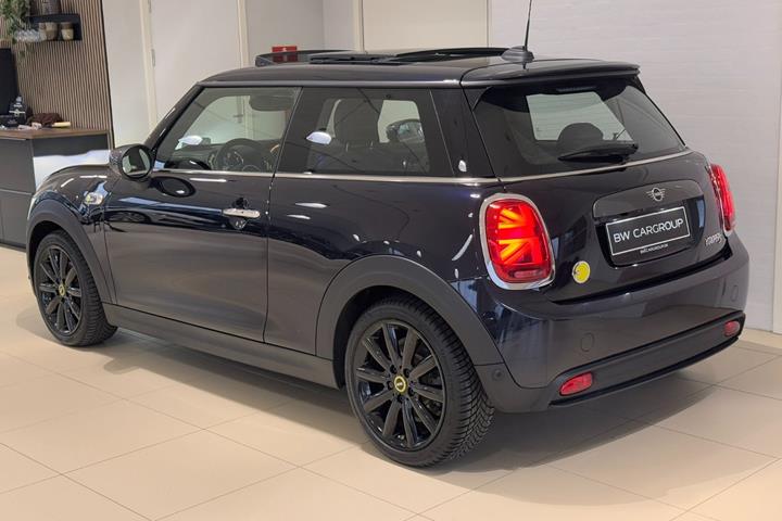 Sort Mini Cooper SE fra 2021