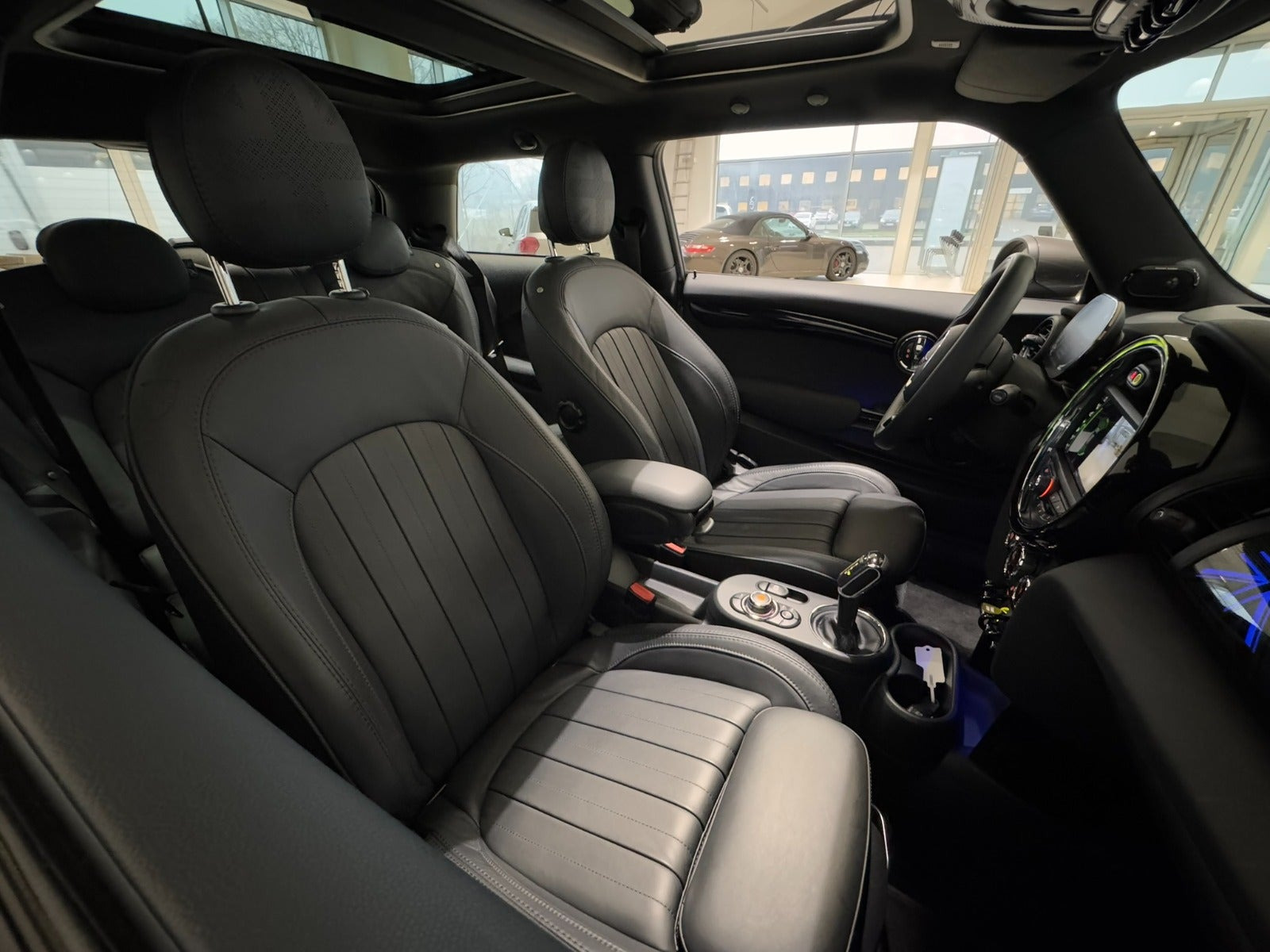 Sort Mini Cooper SE fra 2021