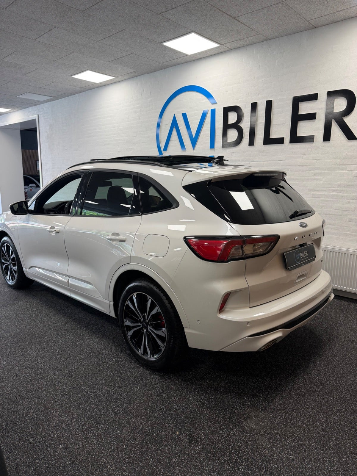 Hvid Ford Kuga fra 2022