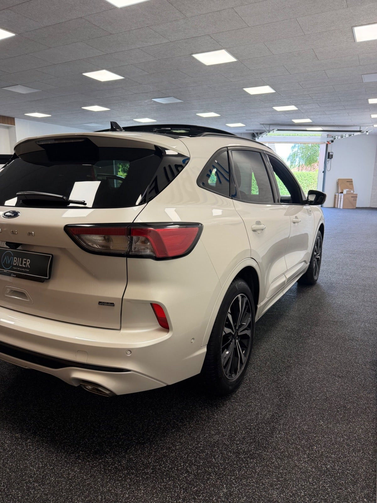 Hvid Ford Kuga fra 2022