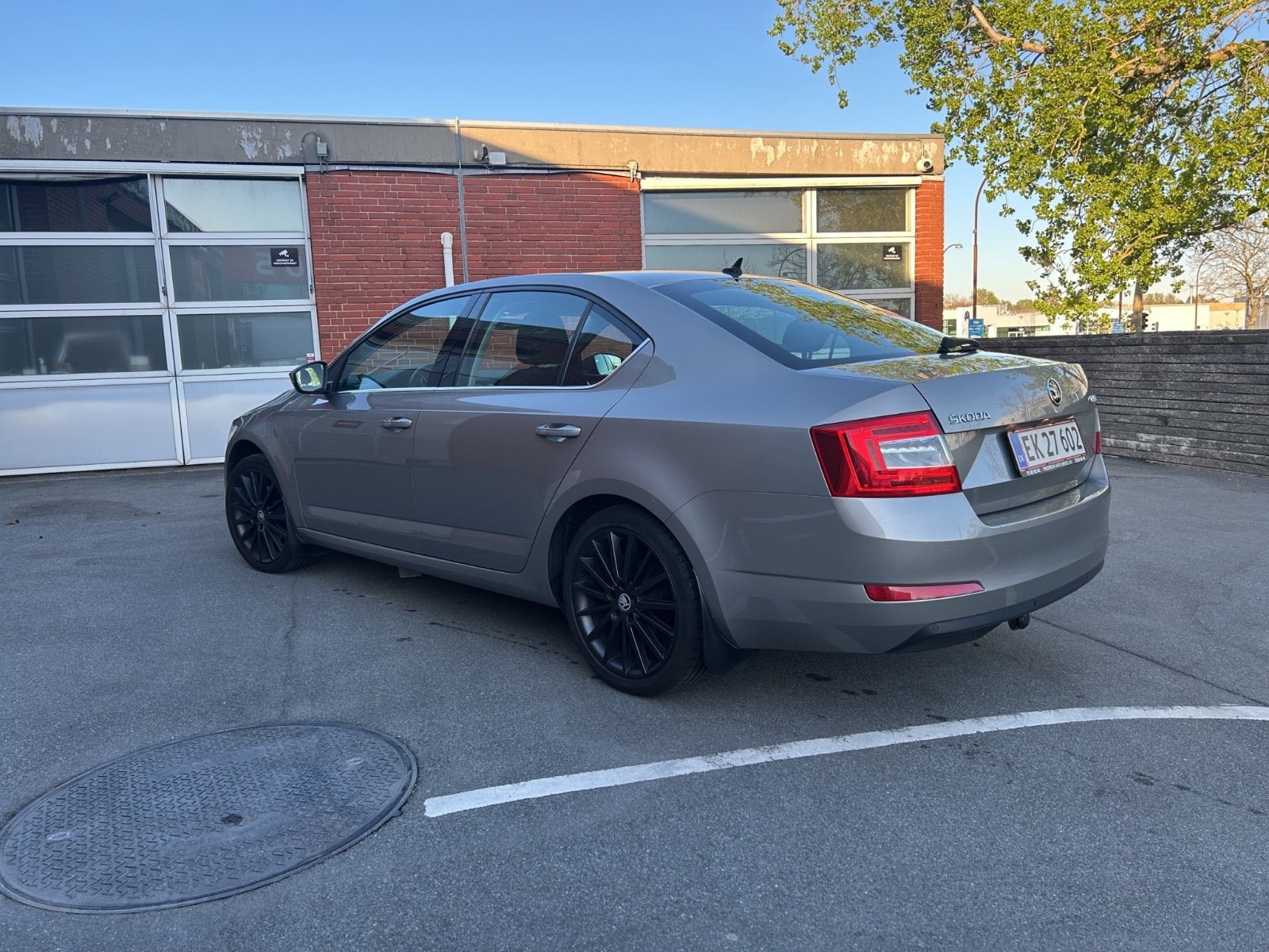 Beige Skoda Octavia fra 2017