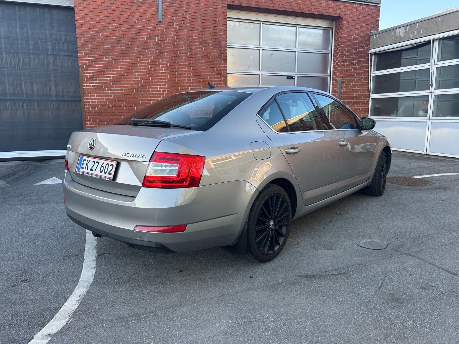 Beige Skoda Octavia fra 2017