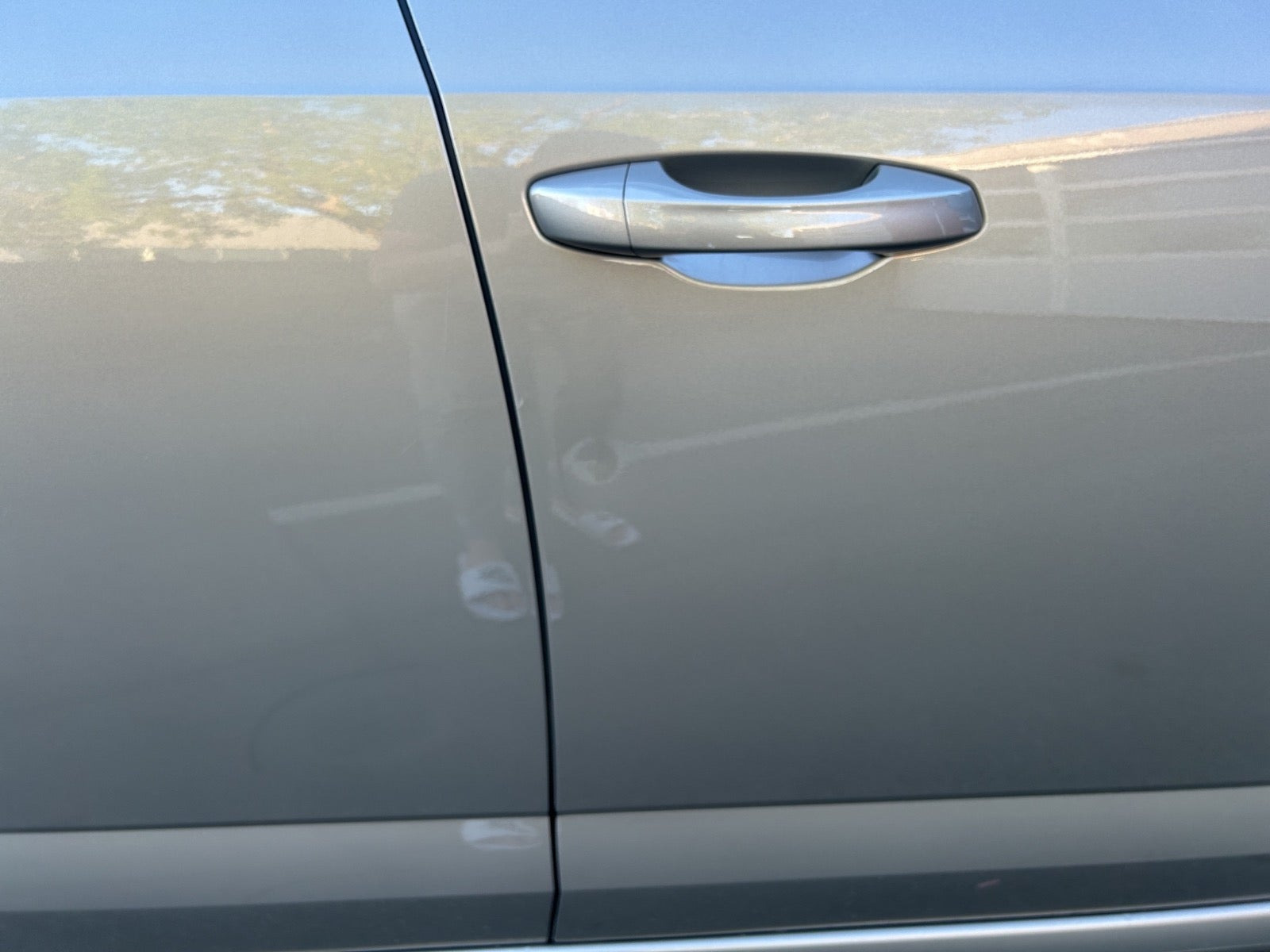Beige Skoda Octavia fra 2017