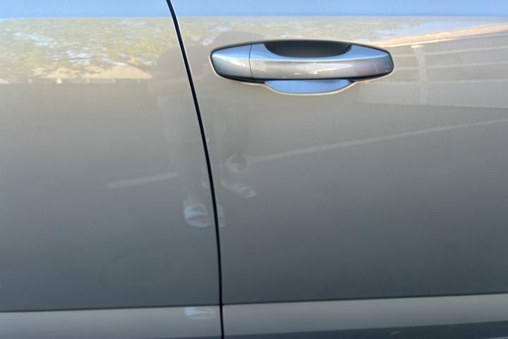 Beige Skoda Octavia fra 2017