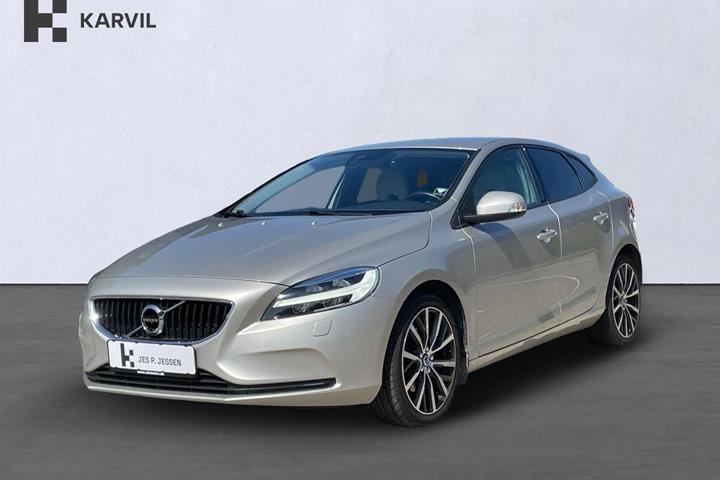 Beige Volvo V40 fra 2019